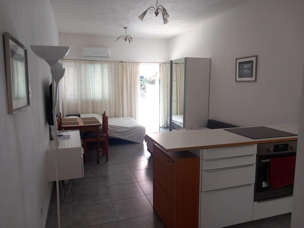 Paphos Studios Екстер'єр фото
